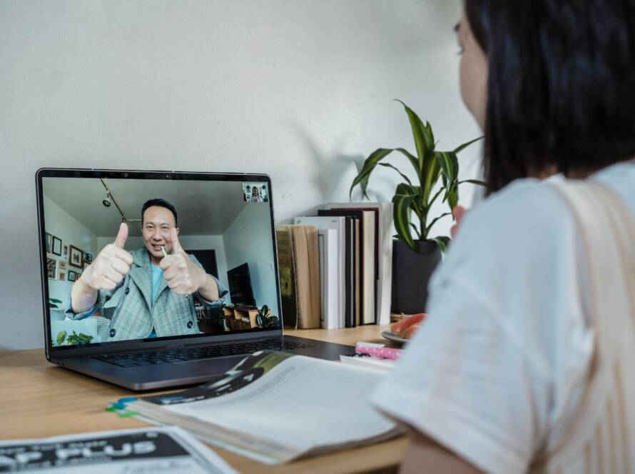 A student engaged in an interactive online class via video conference.